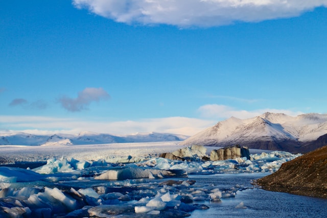 Routes à travers les déserts de glace